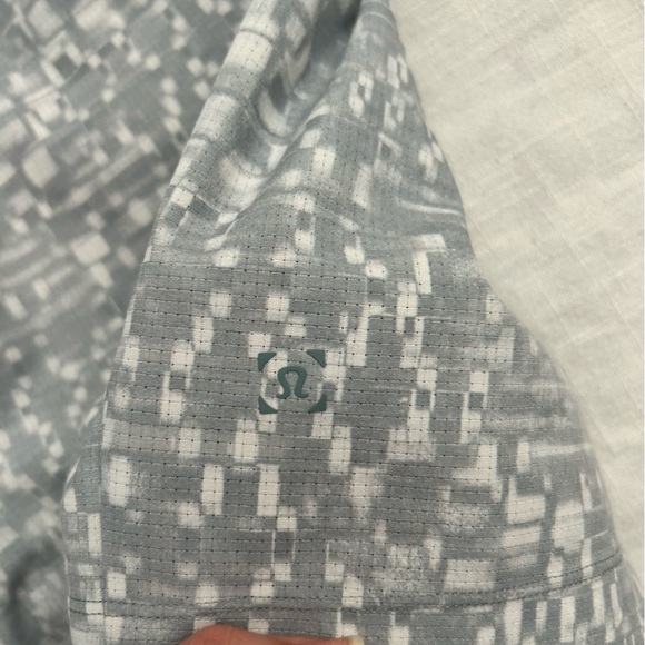 Lululemon men’s shorts - Picture 2 of 3